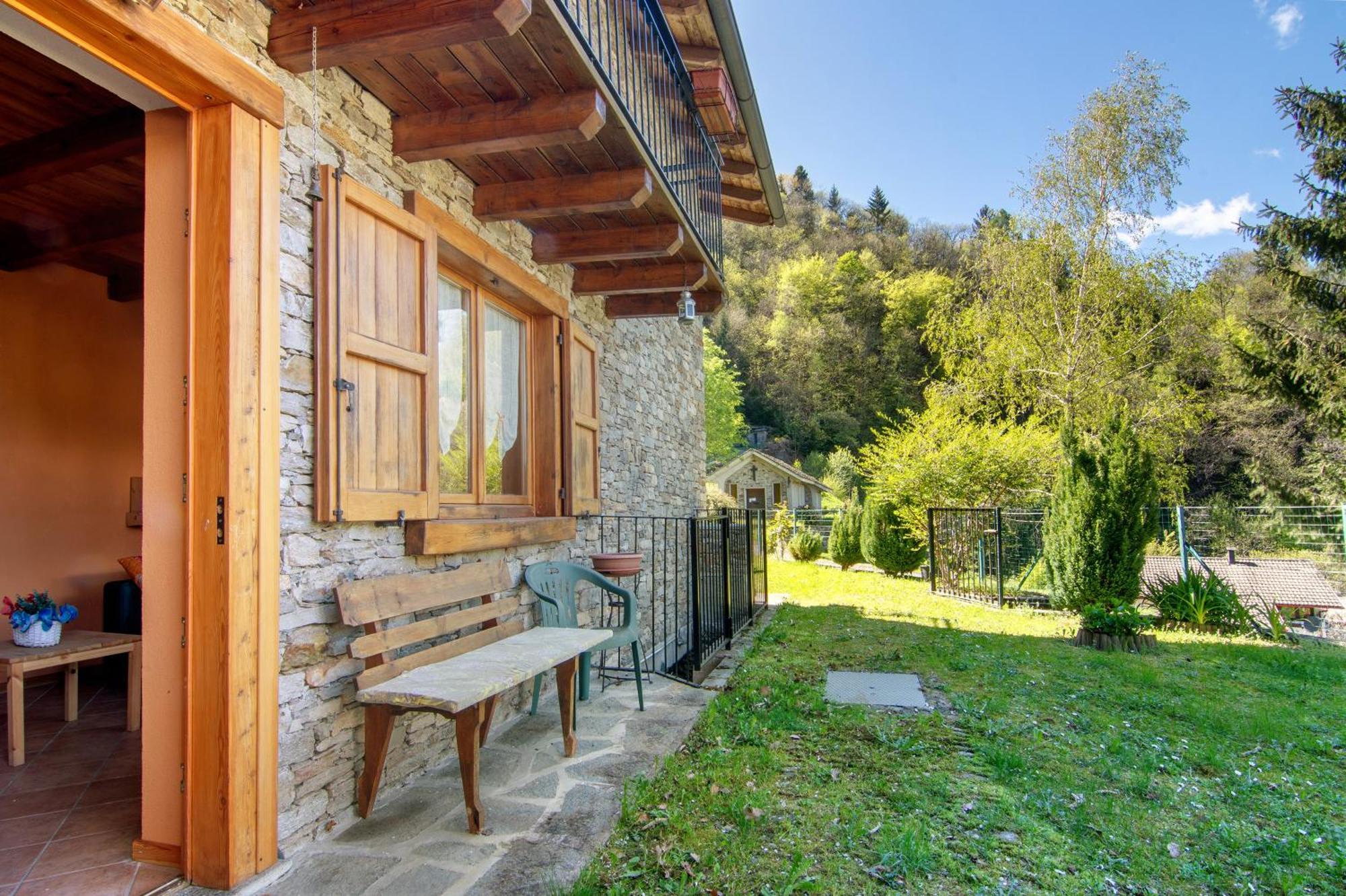 Lake And Mountain Holiday Sacco  Exterior photo