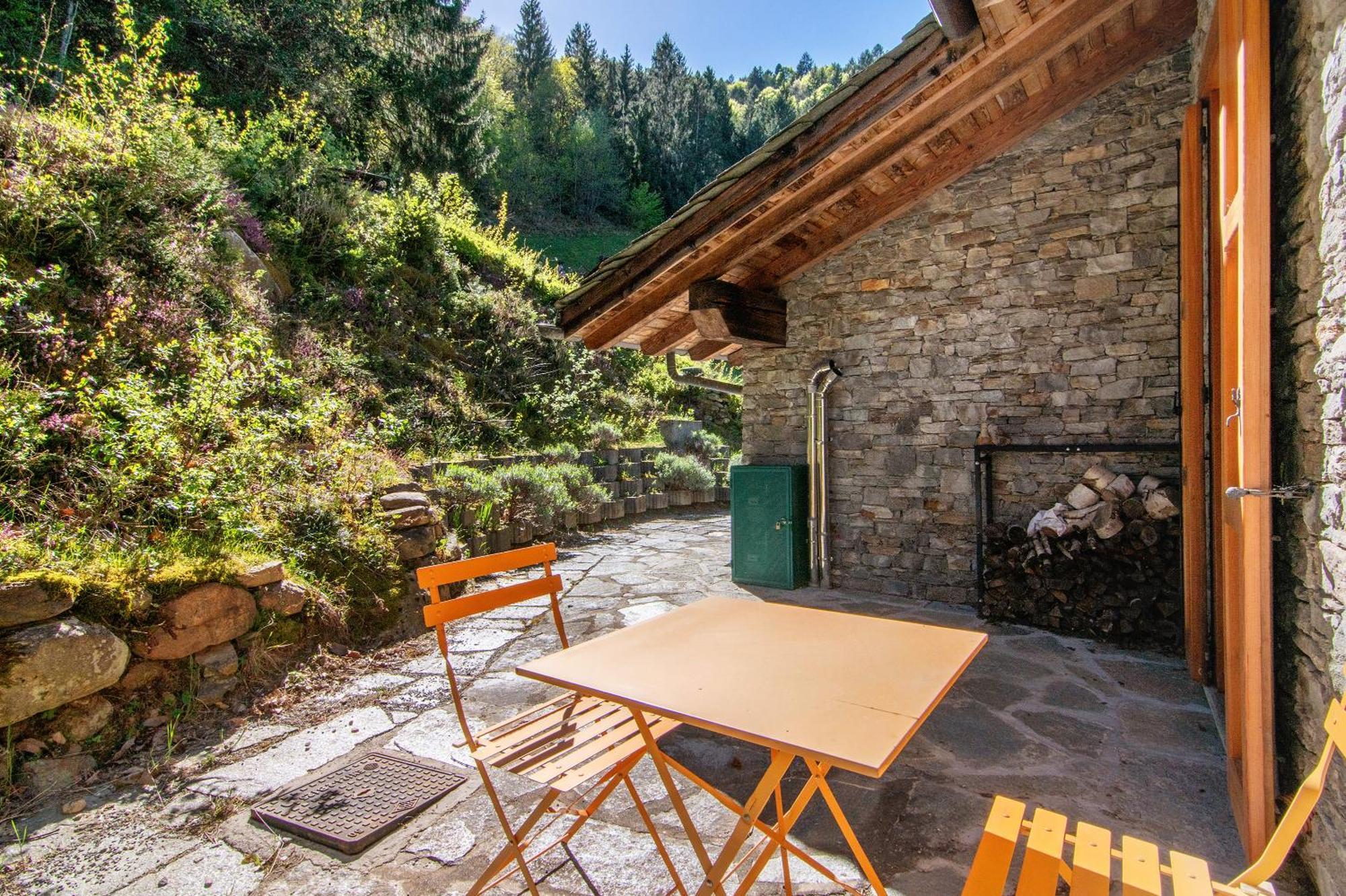 Lake And Mountain Holiday Sacco  Exterior photo